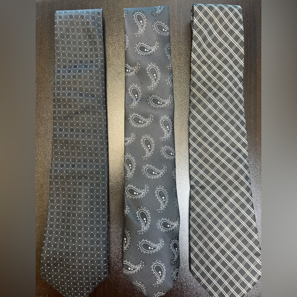 Set of 3 ties.